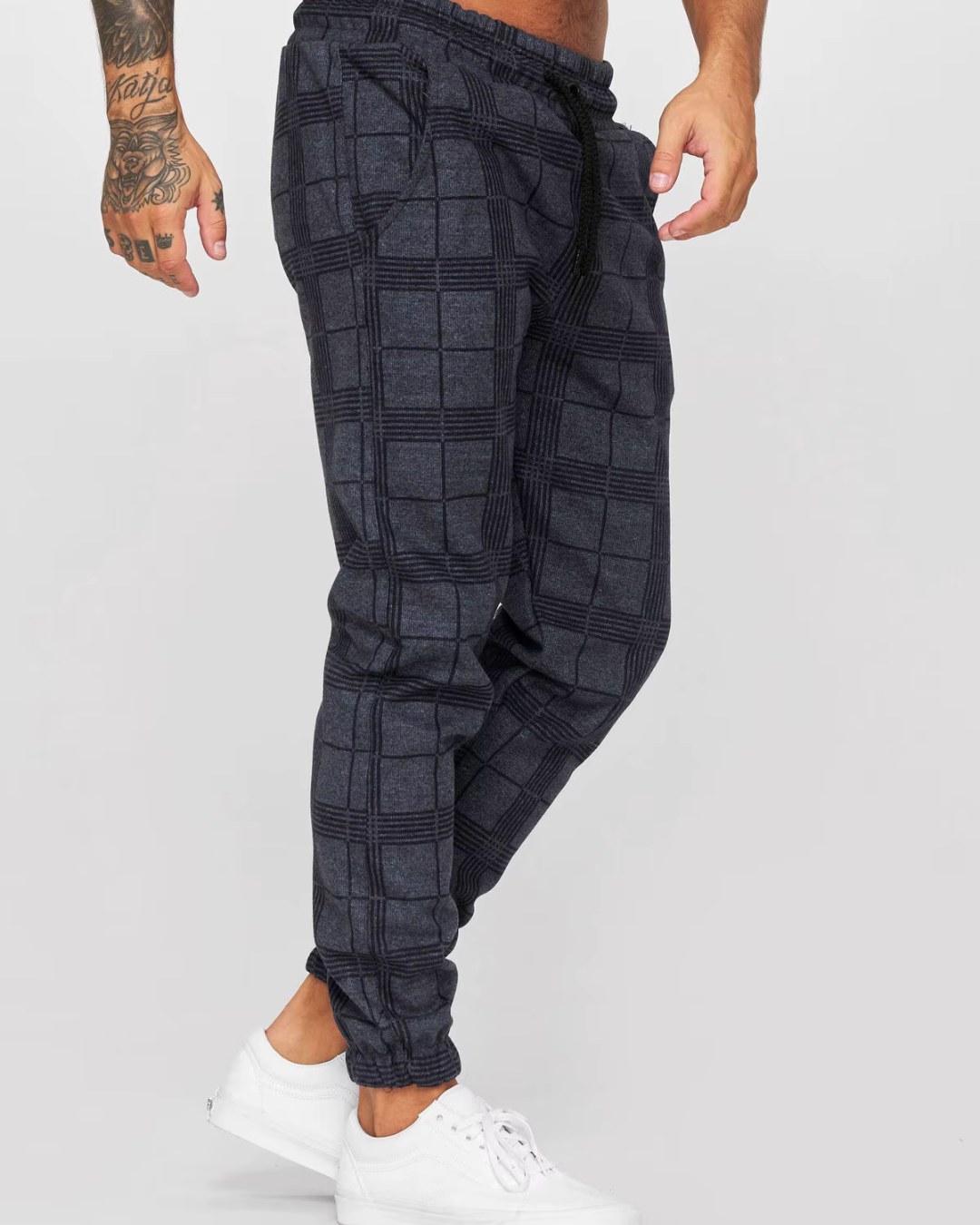 Roman - Eleganz und Komfort: Lässige Karohose für Aktive Tage