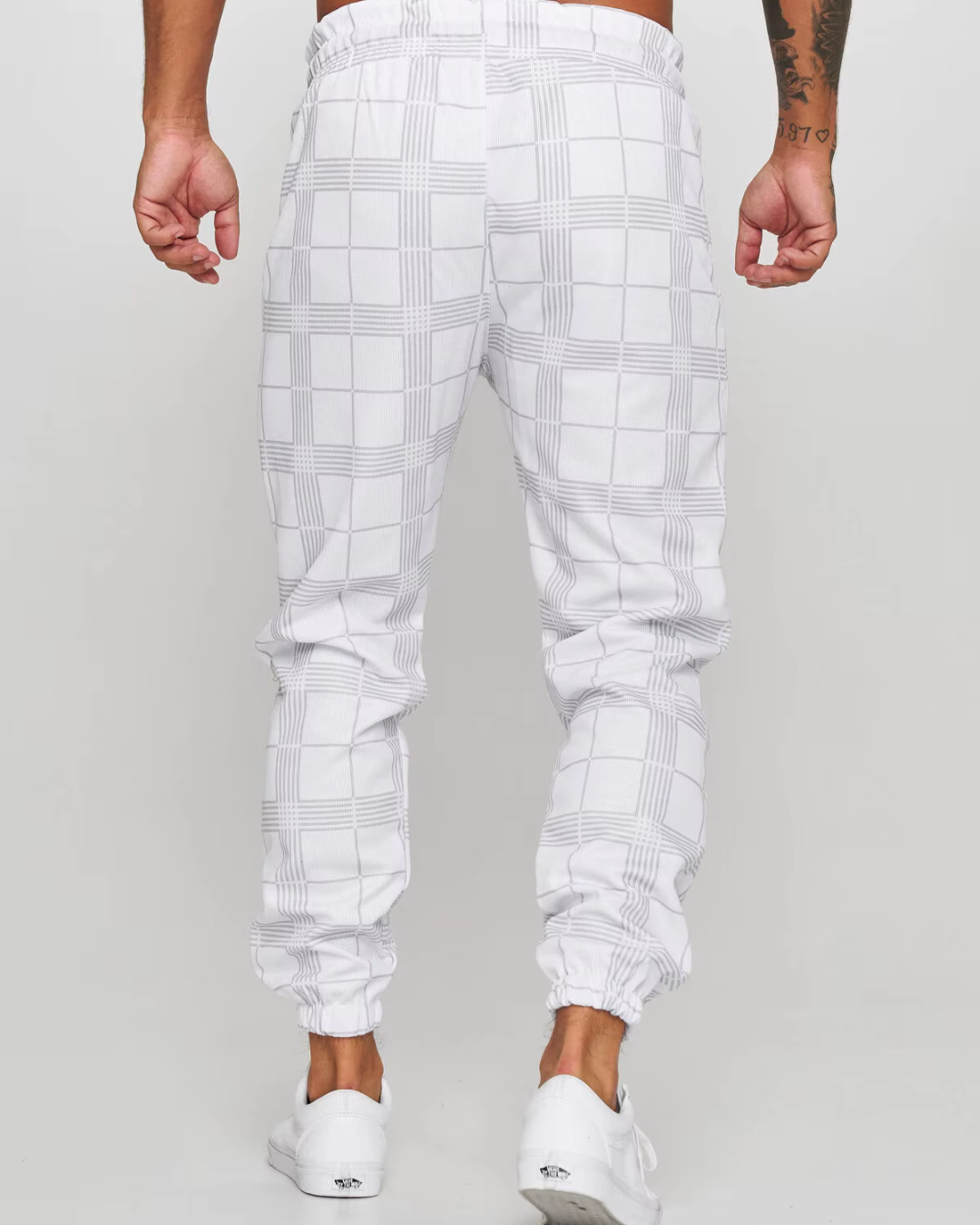Roman - Eleganz und Komfort: Lässige Karohose für Aktive Tage