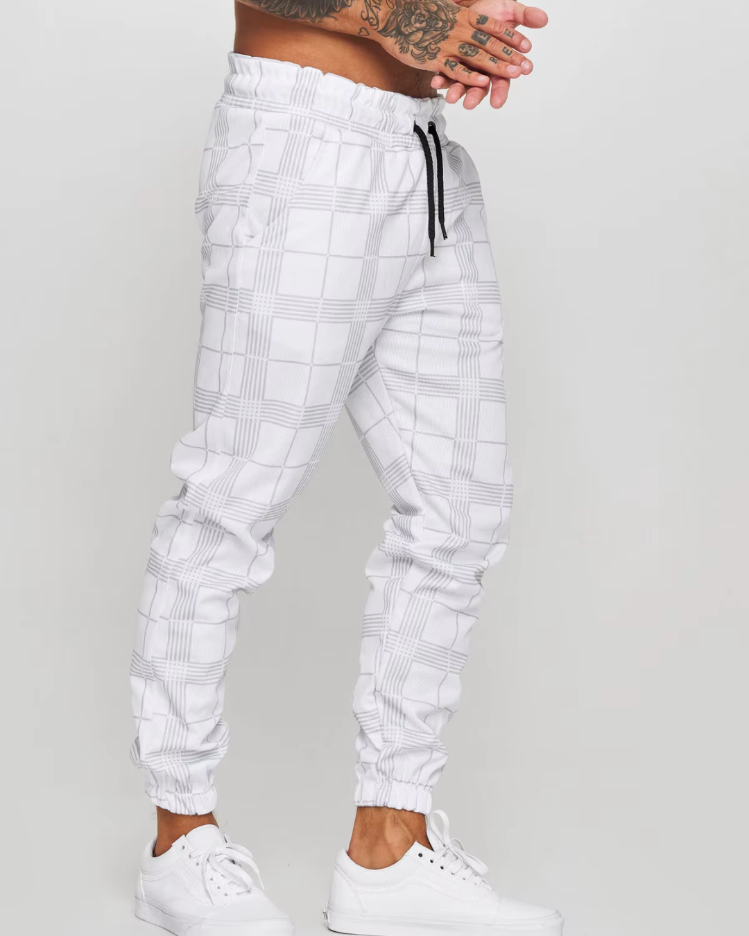 Roman - Eleganz und Komfort: Lässige Karohose für Aktive Tage