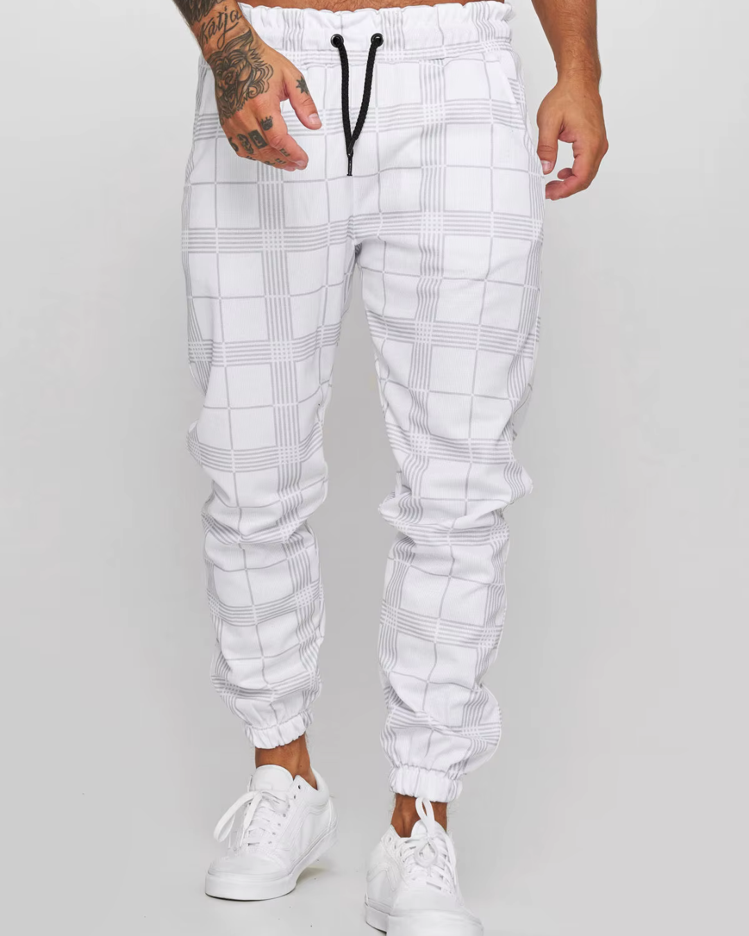 Roman - Eleganz und Komfort: Lässige Karohose für Aktive Tage