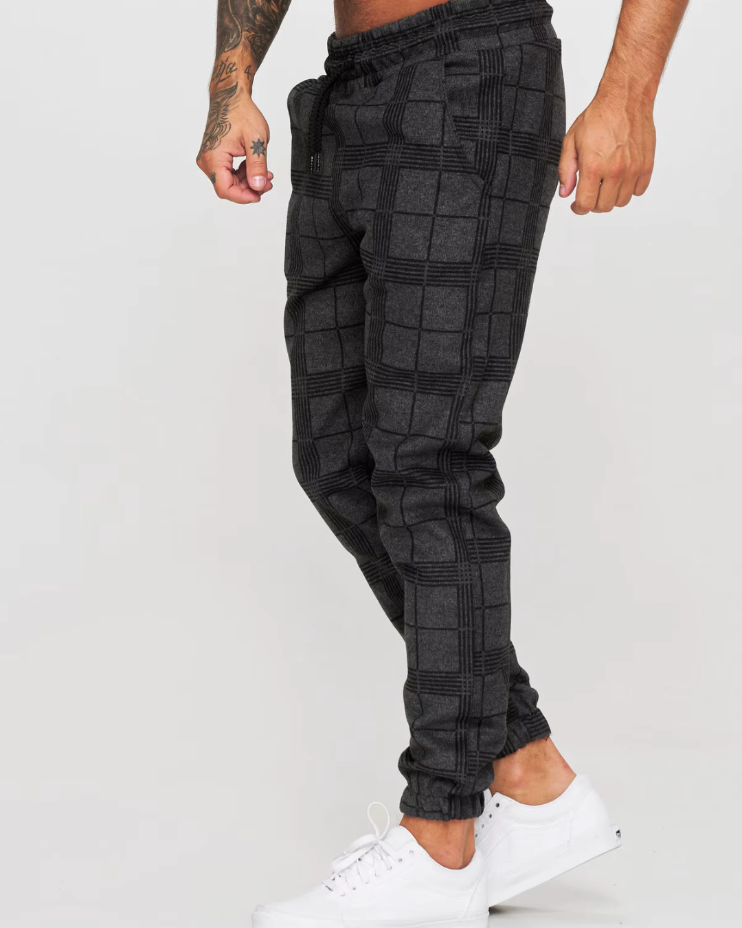 Roman - Eleganz und Komfort: Lässige Karohose für Aktive Tage