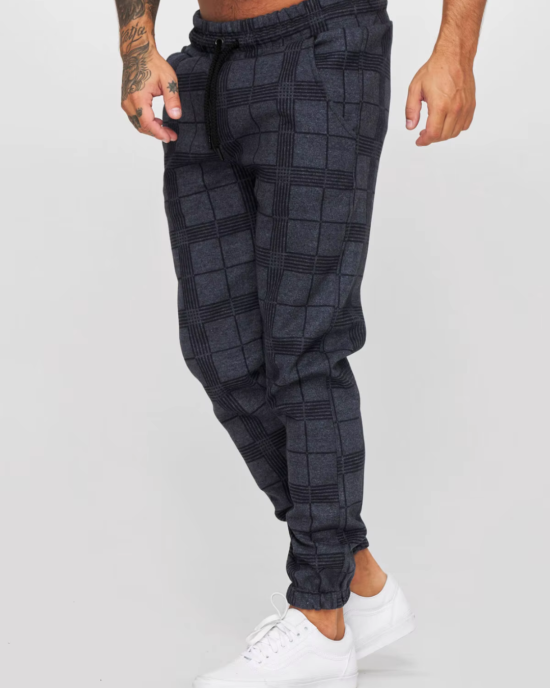 Roman - Eleganz und Komfort: Lässige Karohose für Aktive Tage
