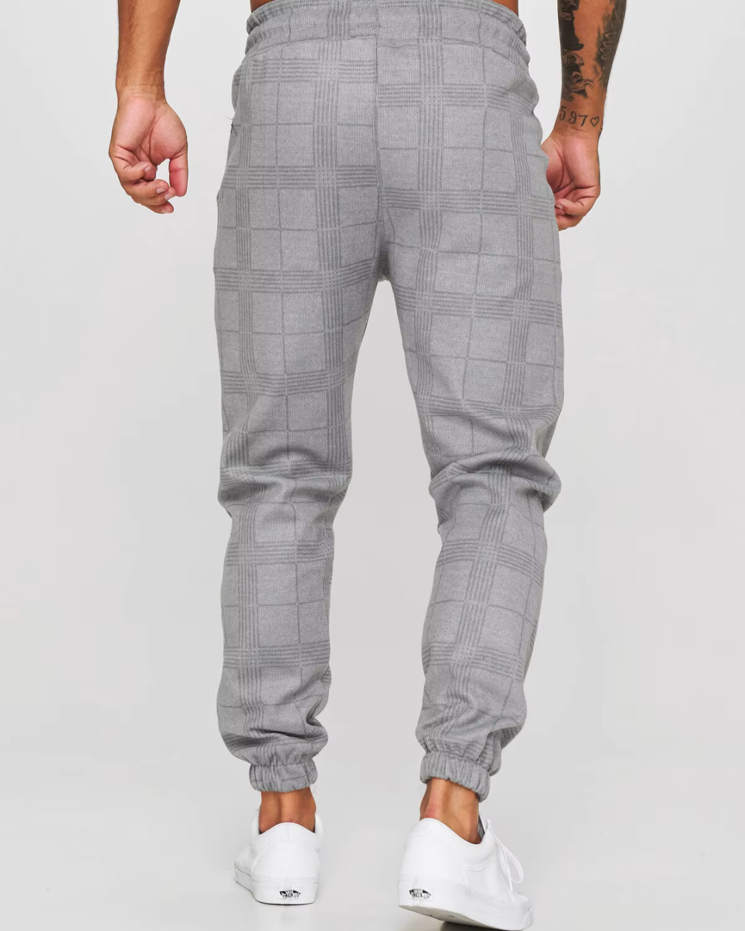 Roman - Eleganz und Komfort: Lässige Karohose für Aktive Tage