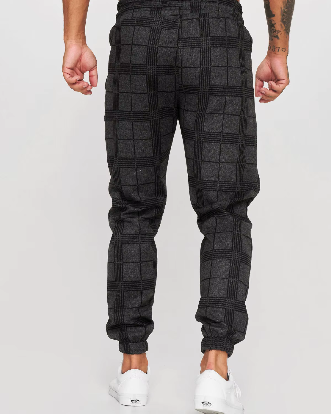 Roman - Eleganz und Komfort: Lässige Karohose für Aktive Tage