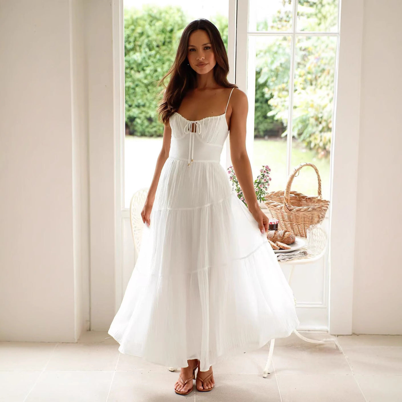 Lena Langes Rückenfreies Damen Kleid – Elegantes Sommerkleid mit Spaghetti-Trägern für Freizeit und Gartenpartys-1